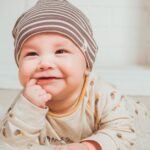 Kdy se tvoří první úsměv a co znamená