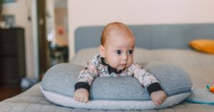 Tipy na kojicí polštáře a pomůcky, které usnadní kojení